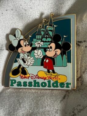 Disney | Mickey & Minnie AP Pin